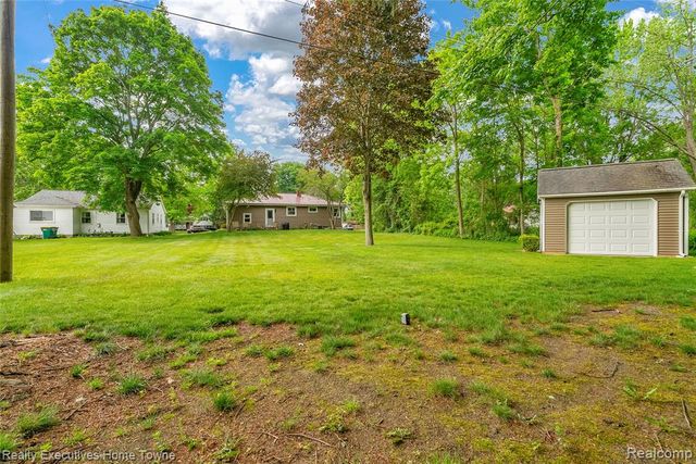 2640 Huckleberry Lane, Port Huron, MI 48060