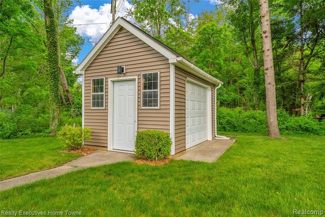2640 Huckleberry Lane, Port Huron, MI 48060