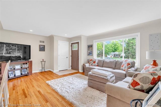2640 Huckleberry Lane, Port Huron, MI 48060