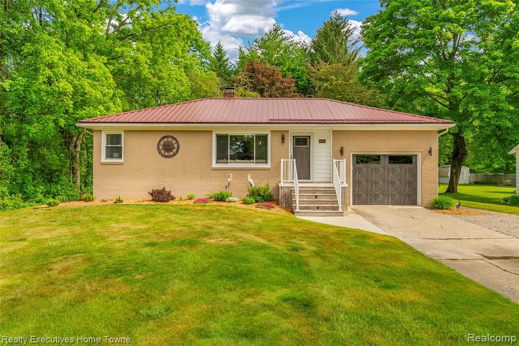 2640 Huckleberry Lane, Port Huron, MI 48060