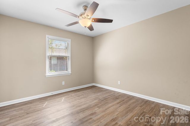 525 12th Street SW 30, Hickory, NC 28602