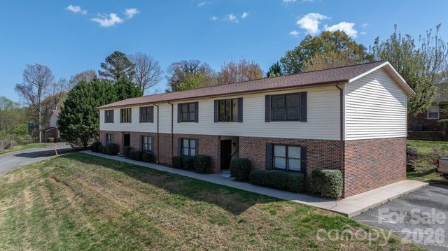 525 12th Street SW 30, Hickory, NC 28602