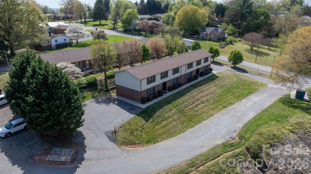 525 12th Street SW 30, Hickory, NC 28602