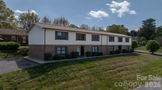 525 12th Street SW 30, Hickory, NC 28602