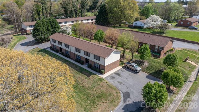 525 12th Street SW 30, Hickory, NC 28602