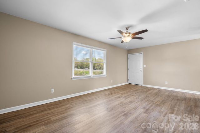 525 12th Street SW 30, Hickory, NC 28602