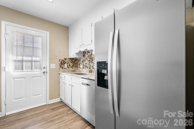 525 12th Street SW 30, Hickory, NC 28602