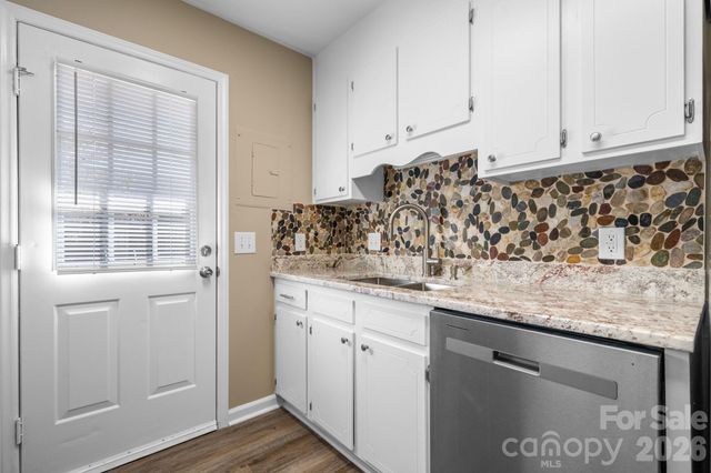 525 12th Street SW 30, Hickory, NC 28602