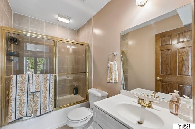 1566 Trumball Terrace, Plattsmouth, NE 68048
