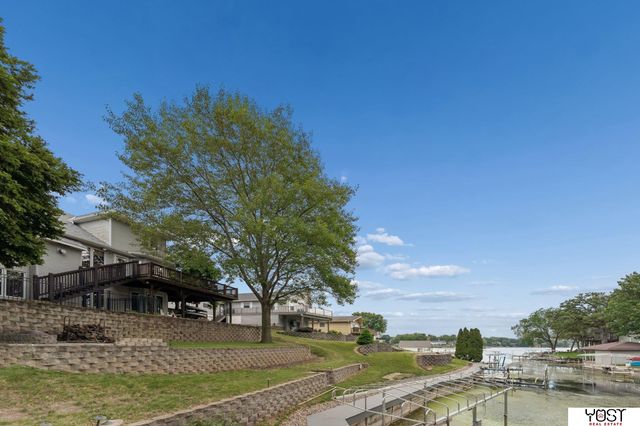 1566 Trumball Terrace, Plattsmouth, NE 68048