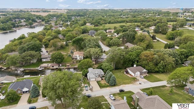 1566 Trumball Terrace, Plattsmouth, NE 68048