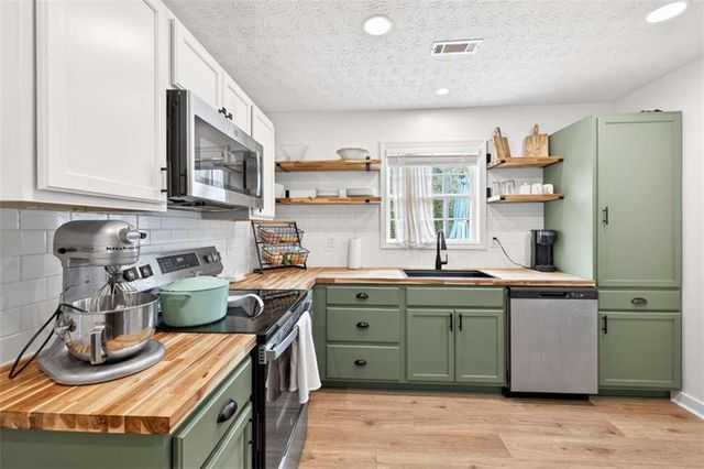 18 Savannah Lane, Jefferson, GA 30549