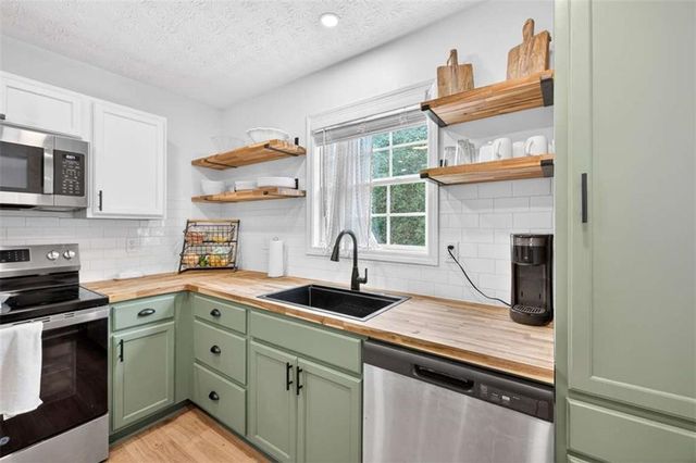 18 Savannah Lane, Jefferson, GA 30549
