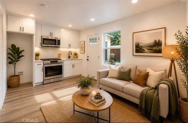 6714 Jellico, Lake Balboa, CA 91406