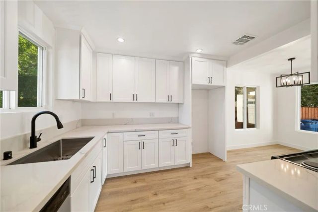 6714 Jellico, Lake Balboa, CA 91406