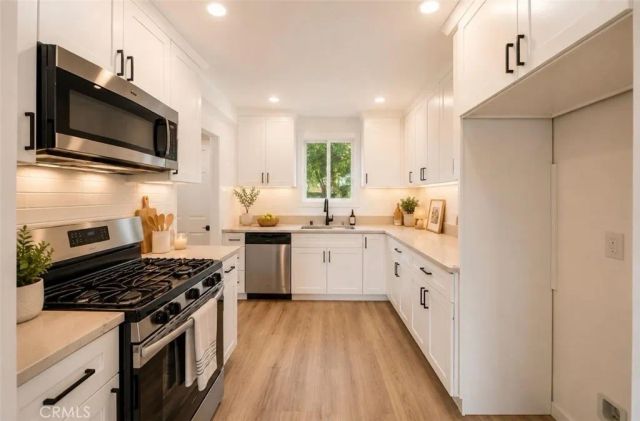 6714 Jellico, Lake Balboa, CA 91406