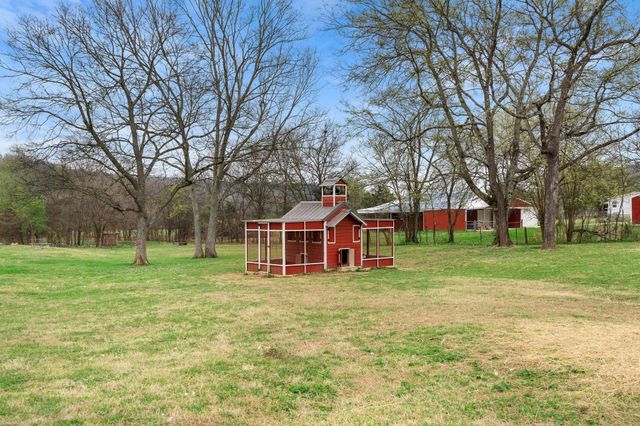 15541 Cainsville Rd, Milton, TN 37118