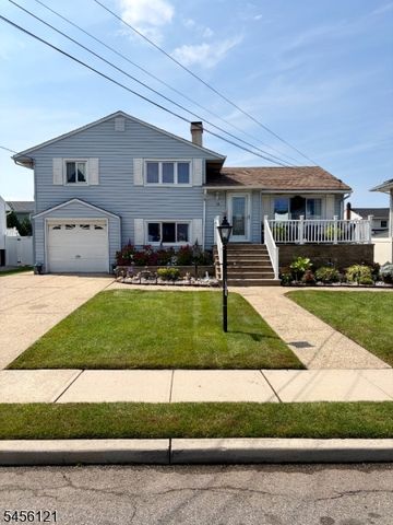 29 Capp St, Carteret Boro, NJ 07008