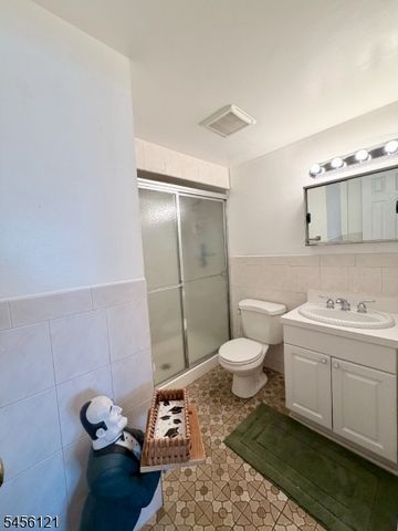 29 Capp St, Carteret Boro, NJ 07008