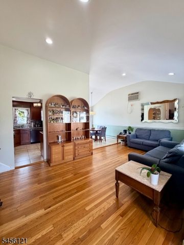 29 Capp St, Carteret Boro, NJ 07008