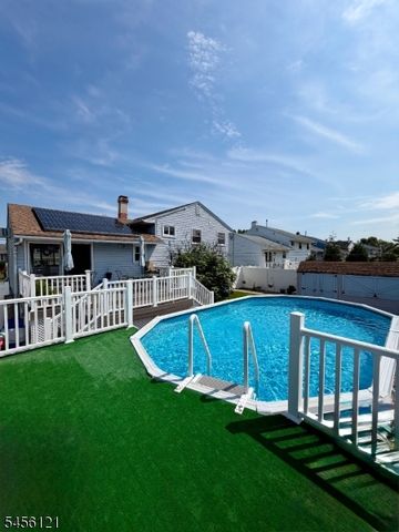 29 Capp St, Carteret Boro, NJ 07008