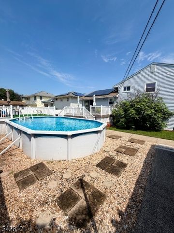 29 Capp St, Carteret Boro, NJ 07008