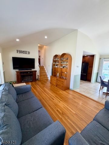 29 Capp St, Carteret Boro, NJ 07008