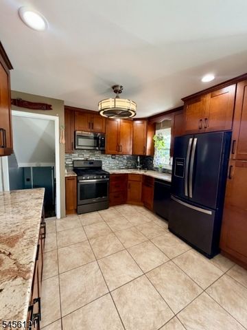 29 Capp St, Carteret Boro, NJ 07008