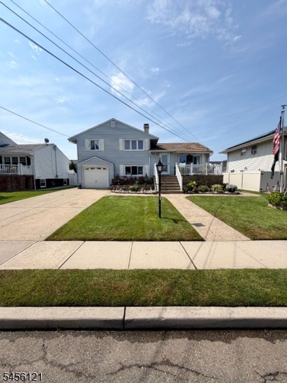 29 Capp St, Carteret Boro, NJ 07008