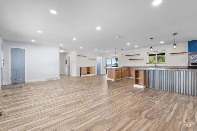 5405 S Henry Ln, Nampa, ID 83686