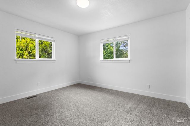 5405 S Henry Ln, Nampa, ID 83686