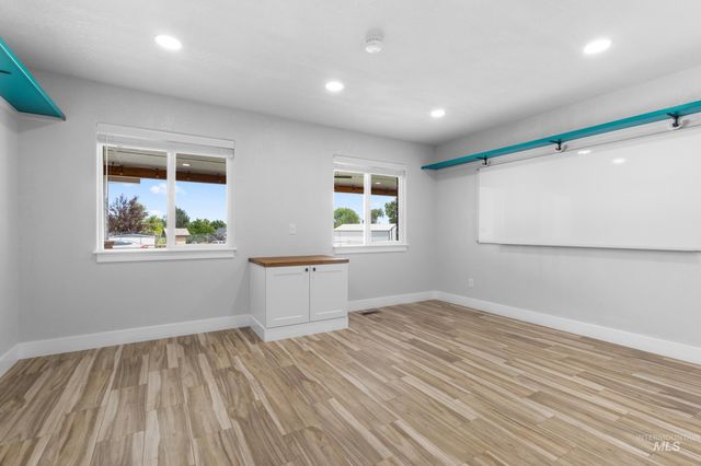 5405 S Henry Ln, Nampa, ID 83686