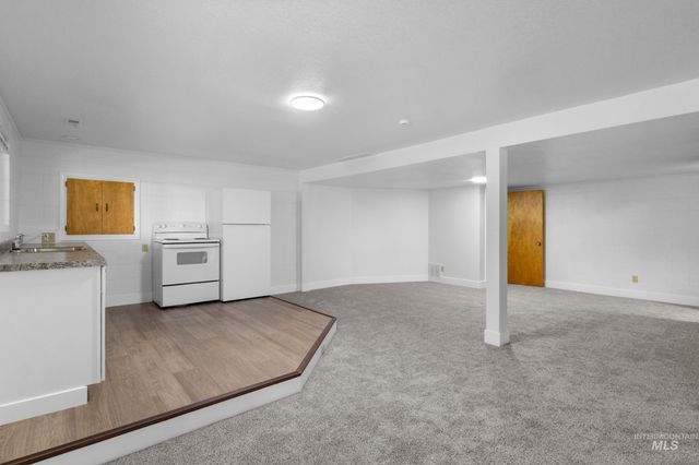 5405 S Henry Ln, Nampa, ID 83686