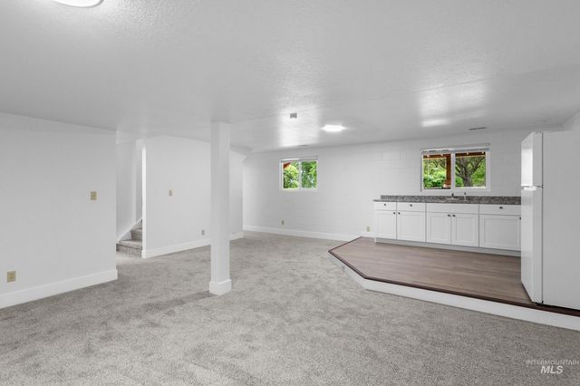 5405 S Henry Ln, Nampa, ID 83686