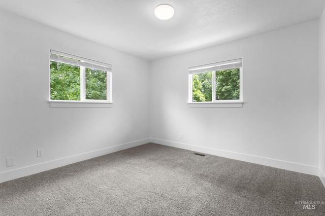 5405 S Henry Ln, Nampa, ID 83686