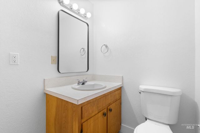 5405 S Henry Ln, Nampa, ID 83686