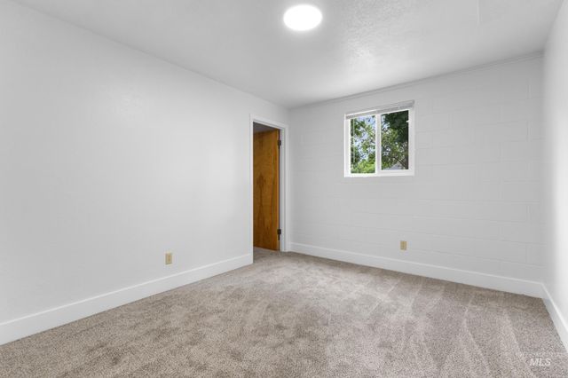 5405 S Henry Ln, Nampa, ID 83686