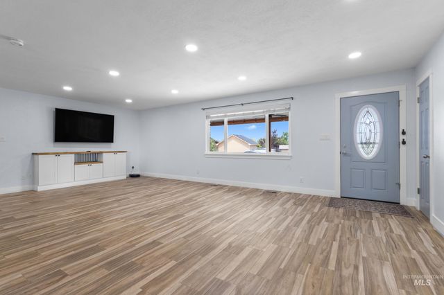 5405 S Henry Ln, Nampa, ID 83686