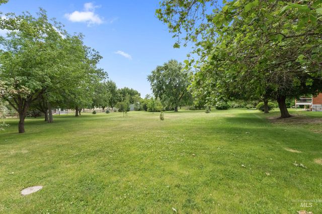 5405 S Henry Ln, Nampa, ID 83686