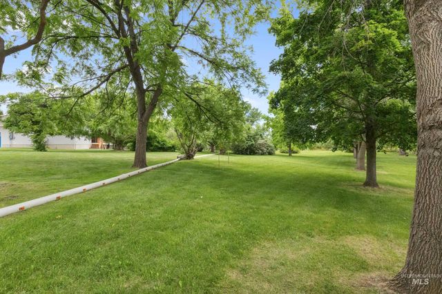 5405 S Henry Ln, Nampa, ID 83686