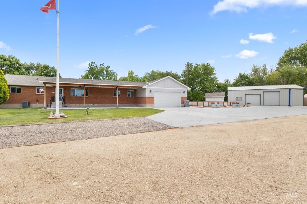 5405 S Henry Ln, Nampa, ID 83686