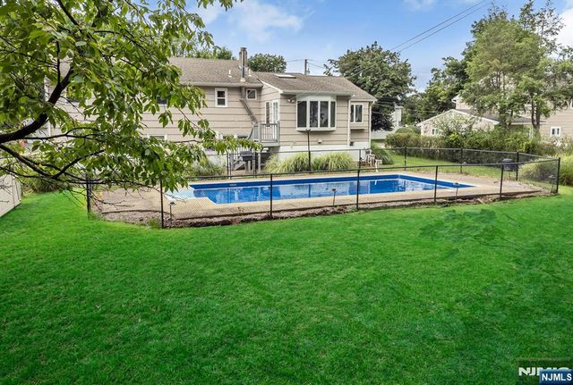 48 Andover Drive, Wayne, NJ 07470