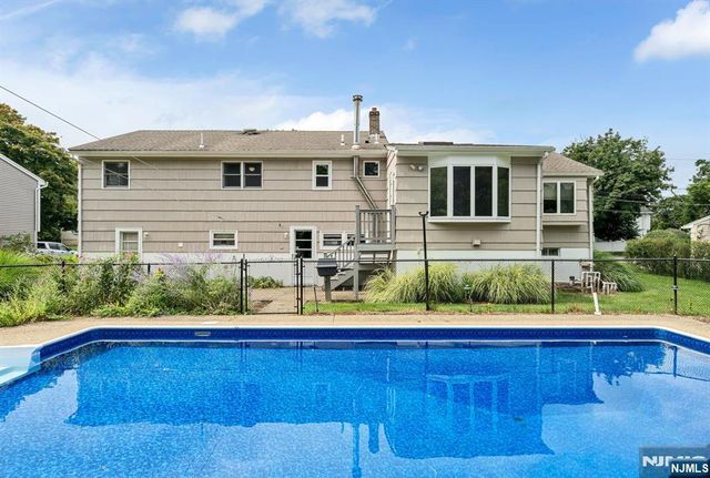 48 Andover Drive, Wayne, NJ 07470