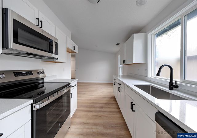 339 NE Yamhill St, Willamina, OR 97396