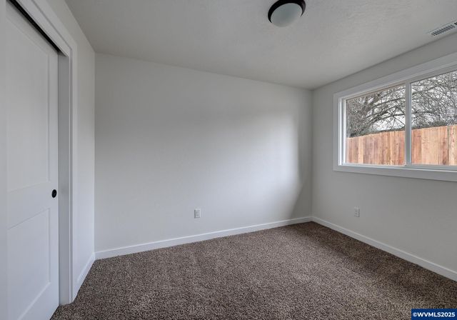 339 NE Yamhill St, Willamina, OR 97396