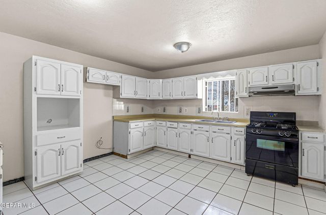 325 FIRST Street, Sunland Park, NM 88063