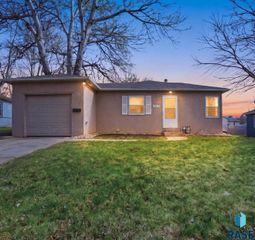 2917 E 18th St Street, Sioux Falls, SD 57103