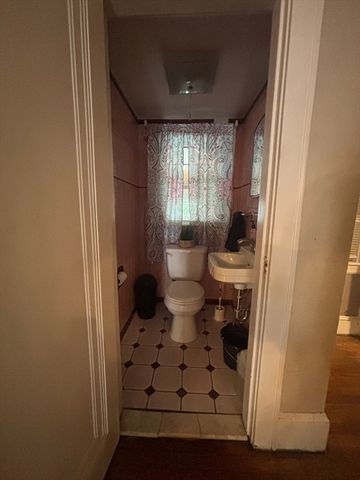 127 Melha Ave, Springfield, MA 01104