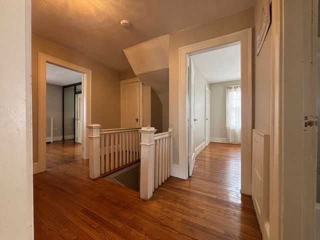 127 Melha Ave, Springfield, MA 01104