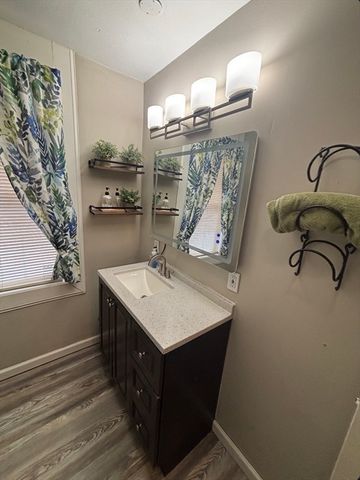 127 Melha Ave, Springfield, MA 01104